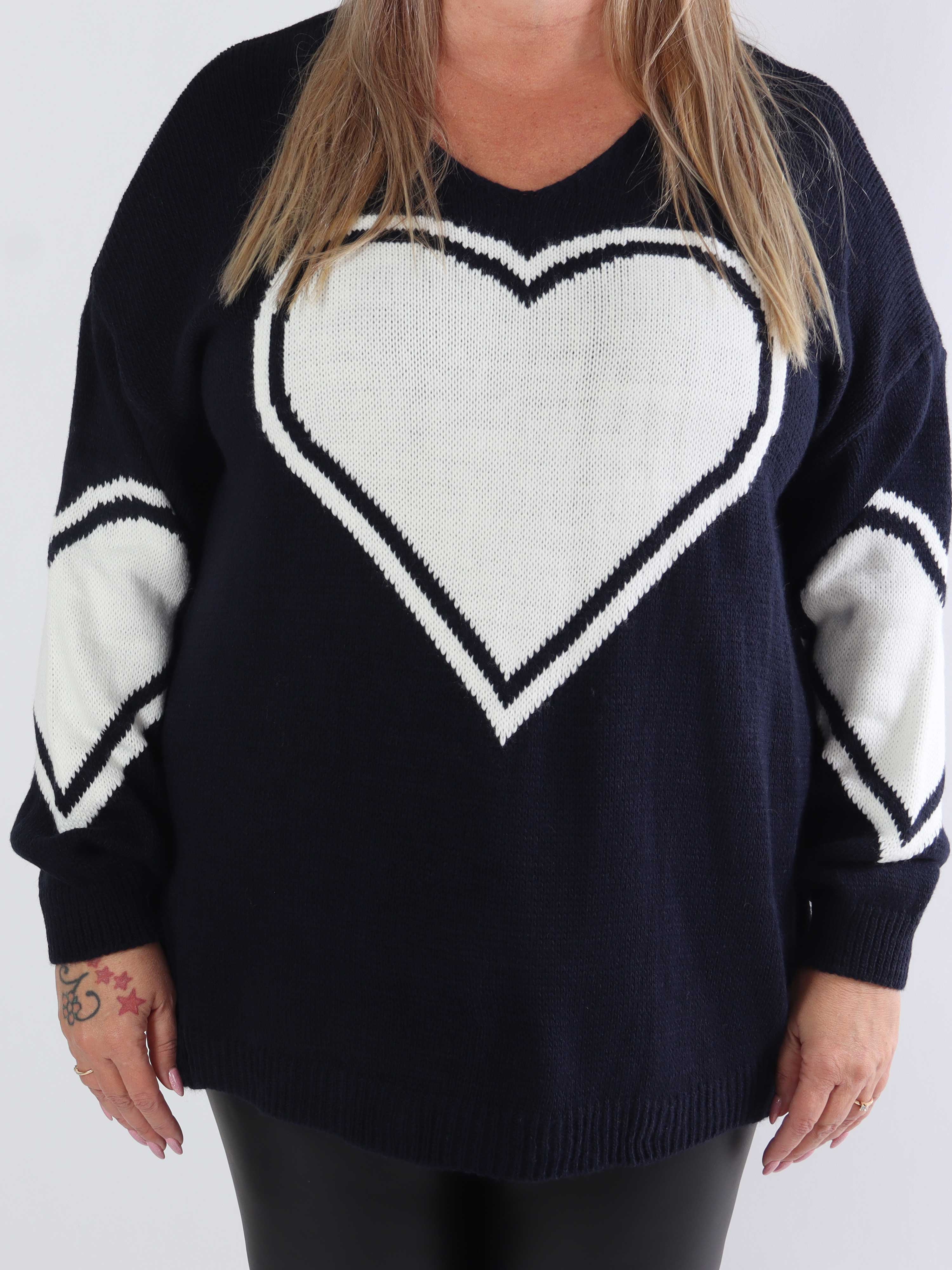 Lorena - Plus size stickad blus med stort hjärta